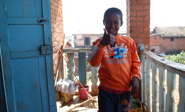 Proiect îmbrăcare 500 copii 2015